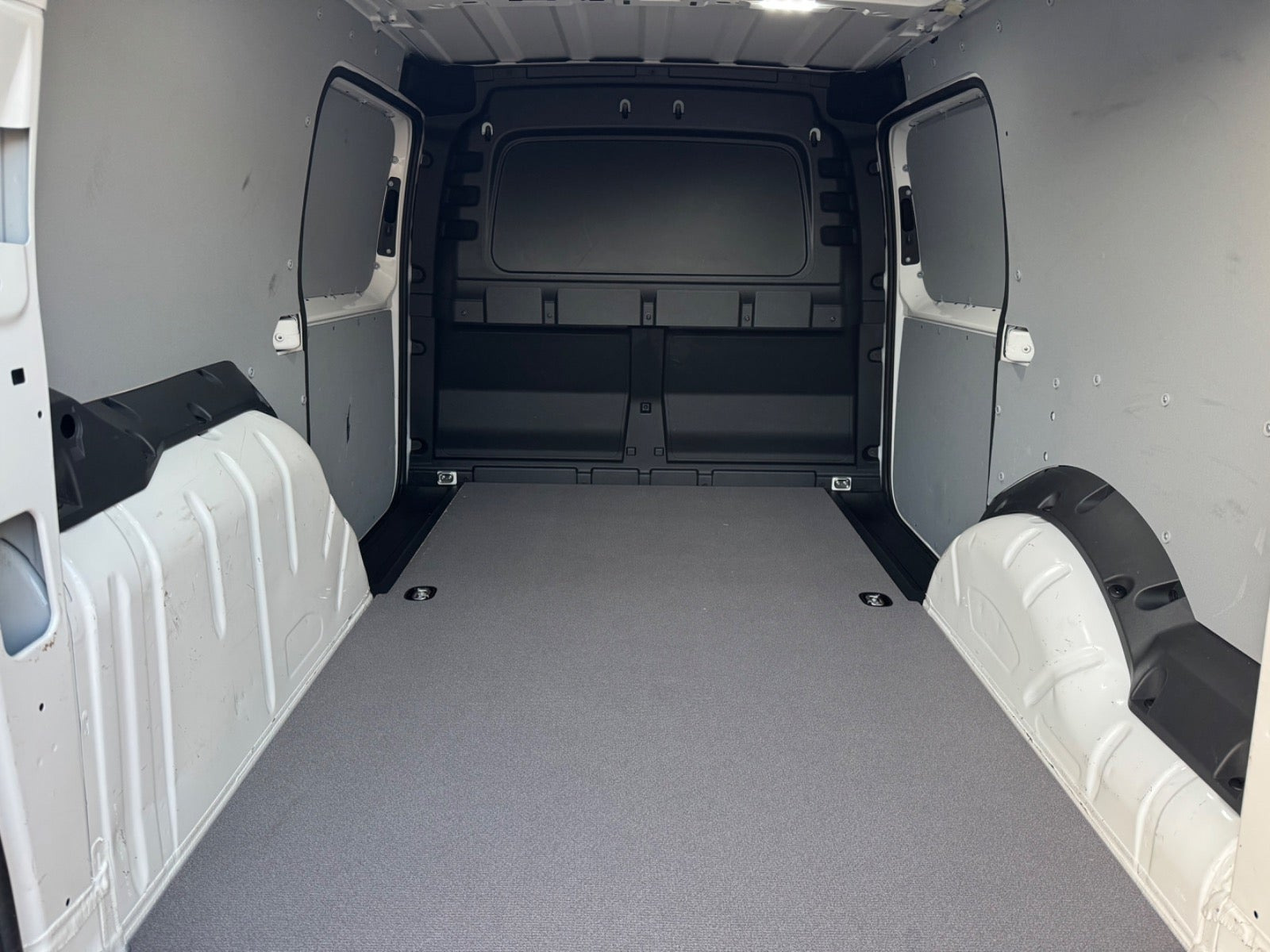 Hvid VW Caddy Maxi fra 2025