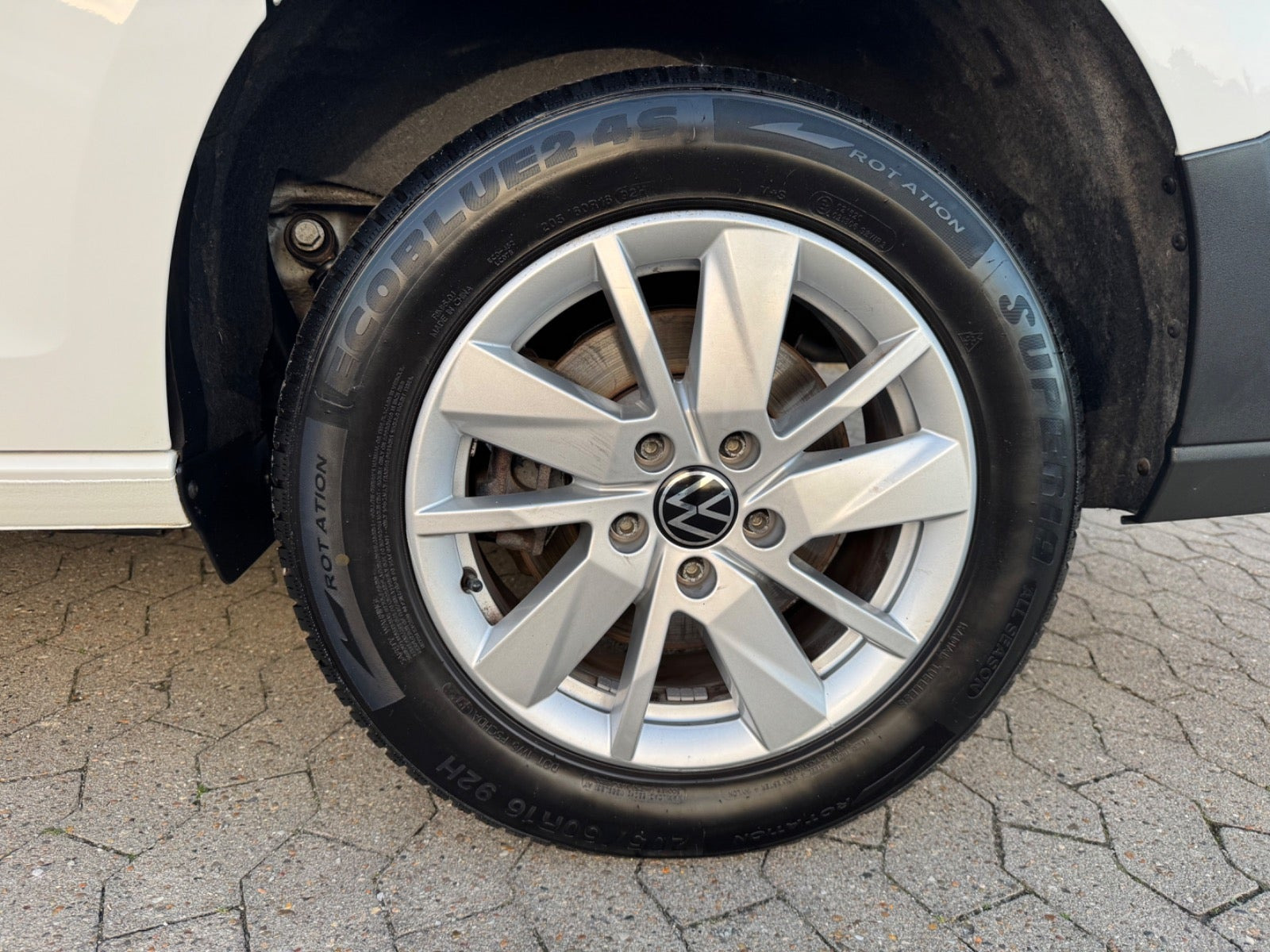 Hvid VW Caddy Maxi fra 2025