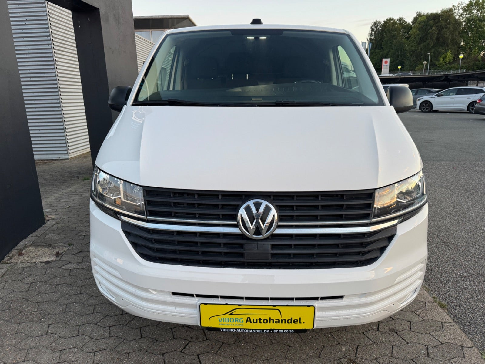 Hvid VW Transporter fra 2021