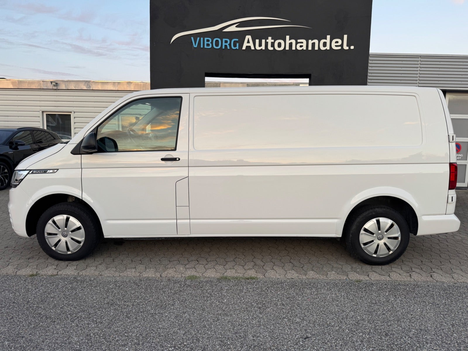 Hvid VW Transporter fra 2021