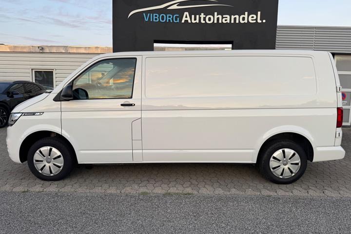 Hvid VW Transporter fra 2021