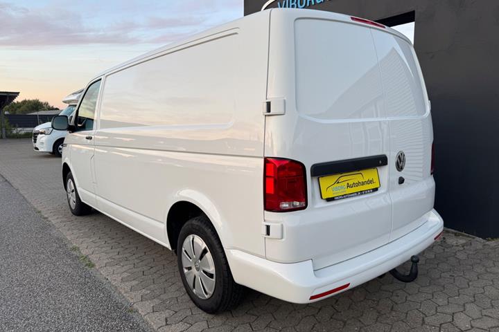 Hvid VW Transporter fra 2021