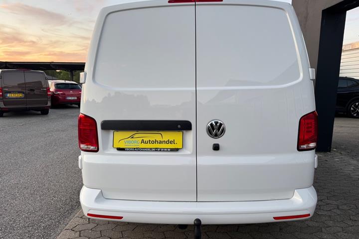Hvid VW Transporter fra 2021