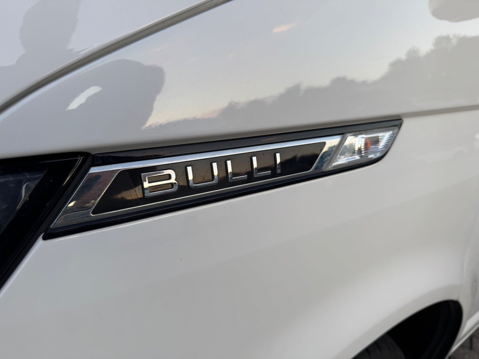 Hvid VW Transporter fra 2021