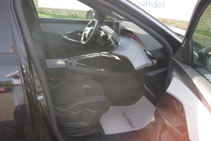 Sort Peugeot e-3008 fra 2025