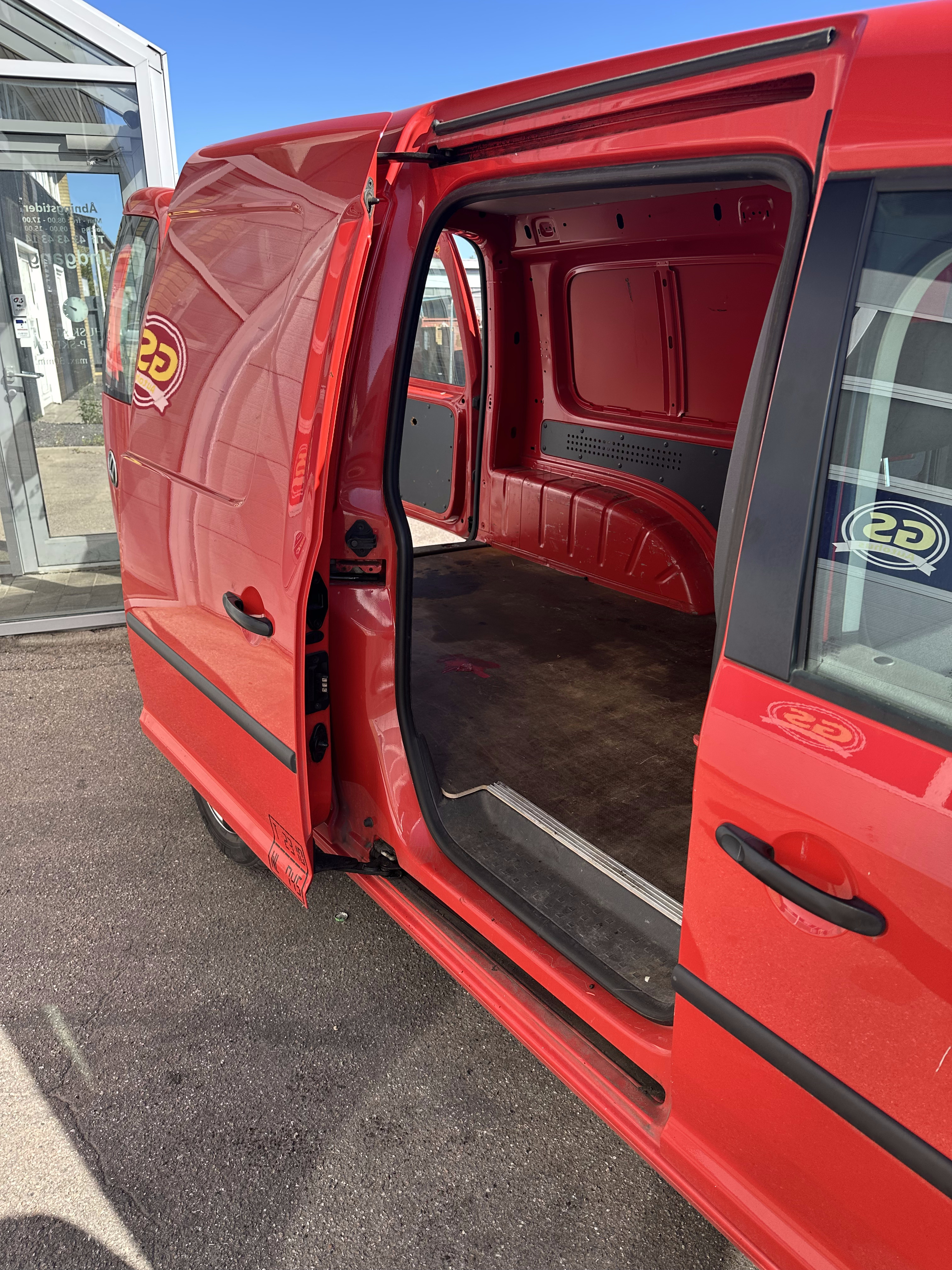 Rød VW Caddy fra 2014