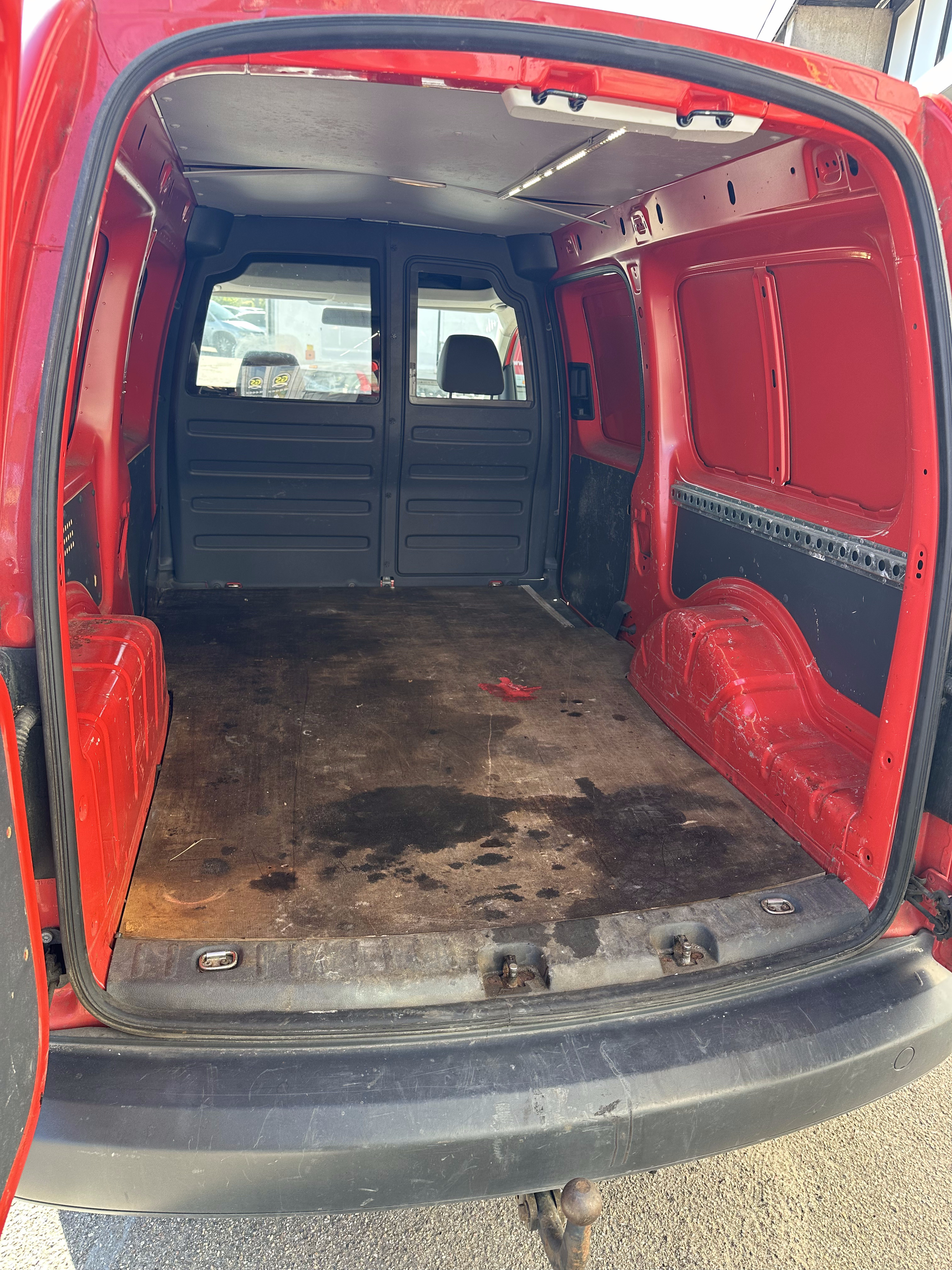 Rød VW Caddy fra 2014