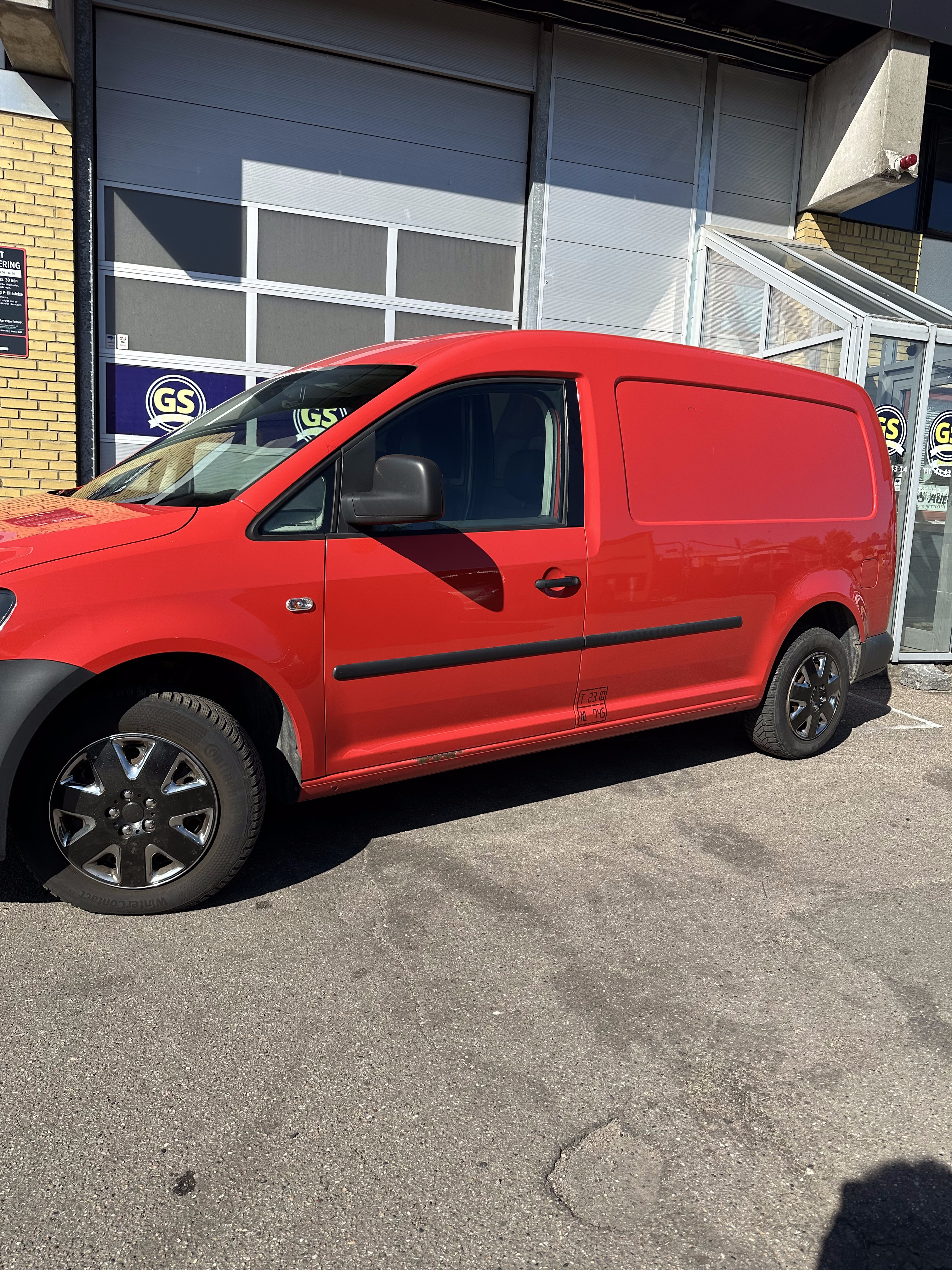 Rød VW Caddy fra 2014