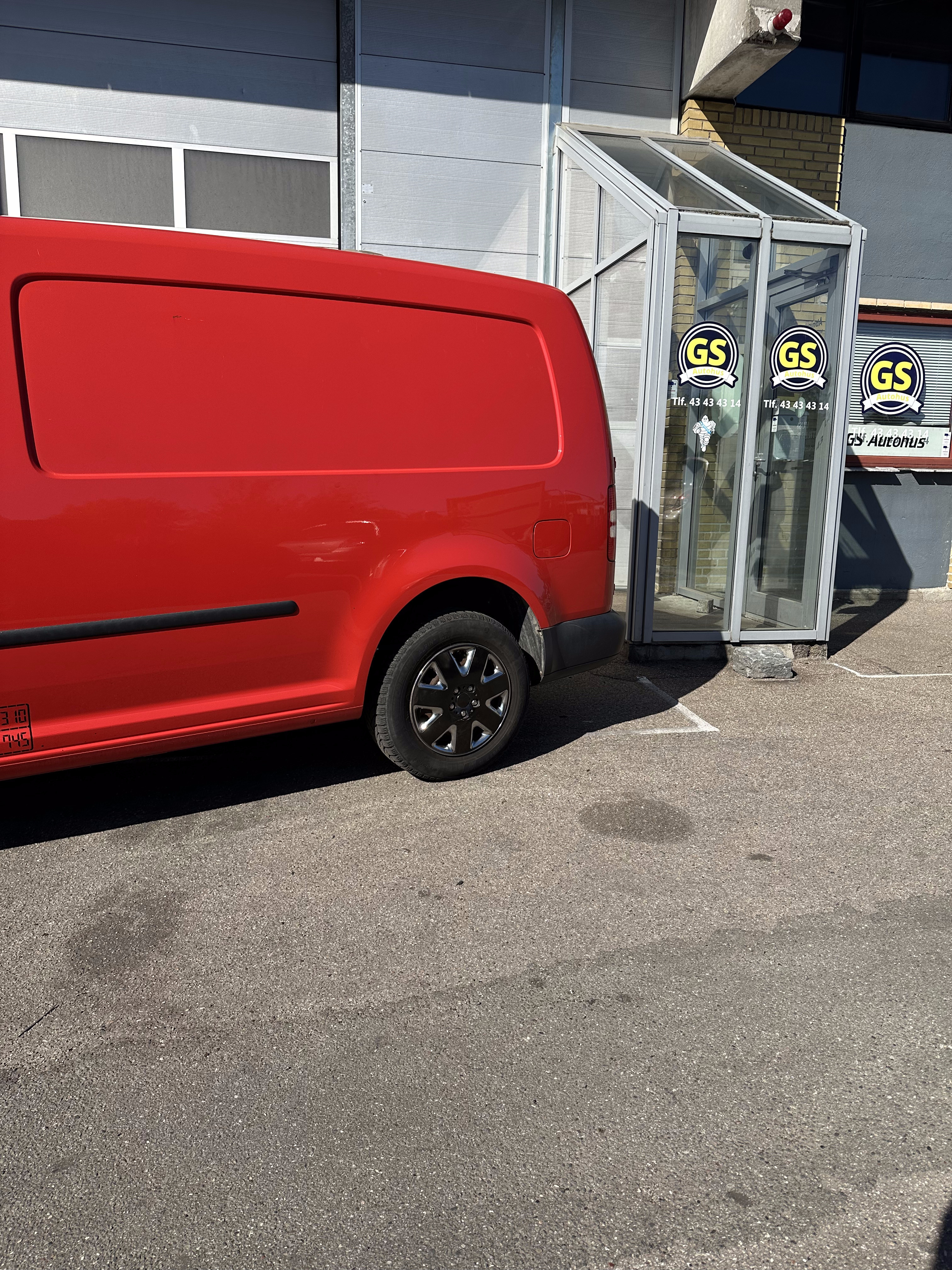 Rød VW Caddy fra 2014