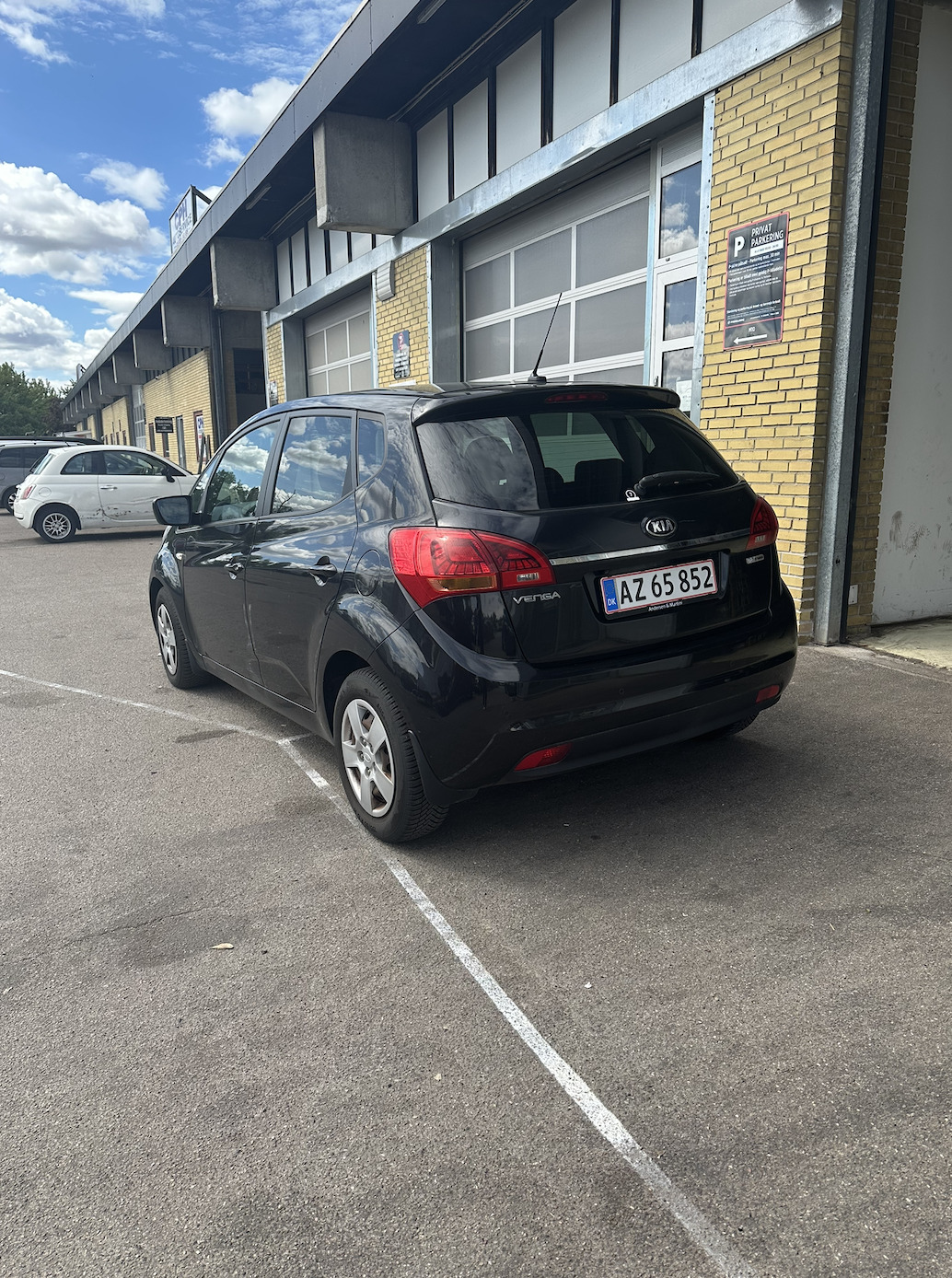 Sort Kia Venga fra 2016