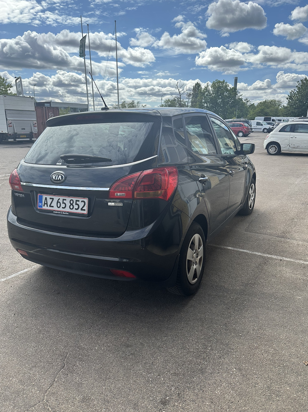 Sort Kia Venga fra 2016