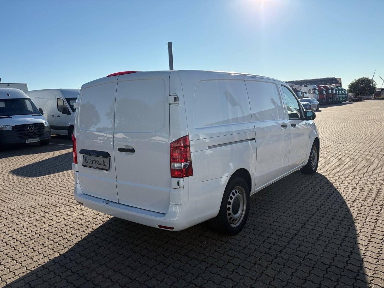 Hvid Mercedes eVito 112 fra 2022
