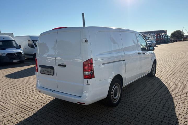 Hvid Mercedes eVito 112 fra 2022