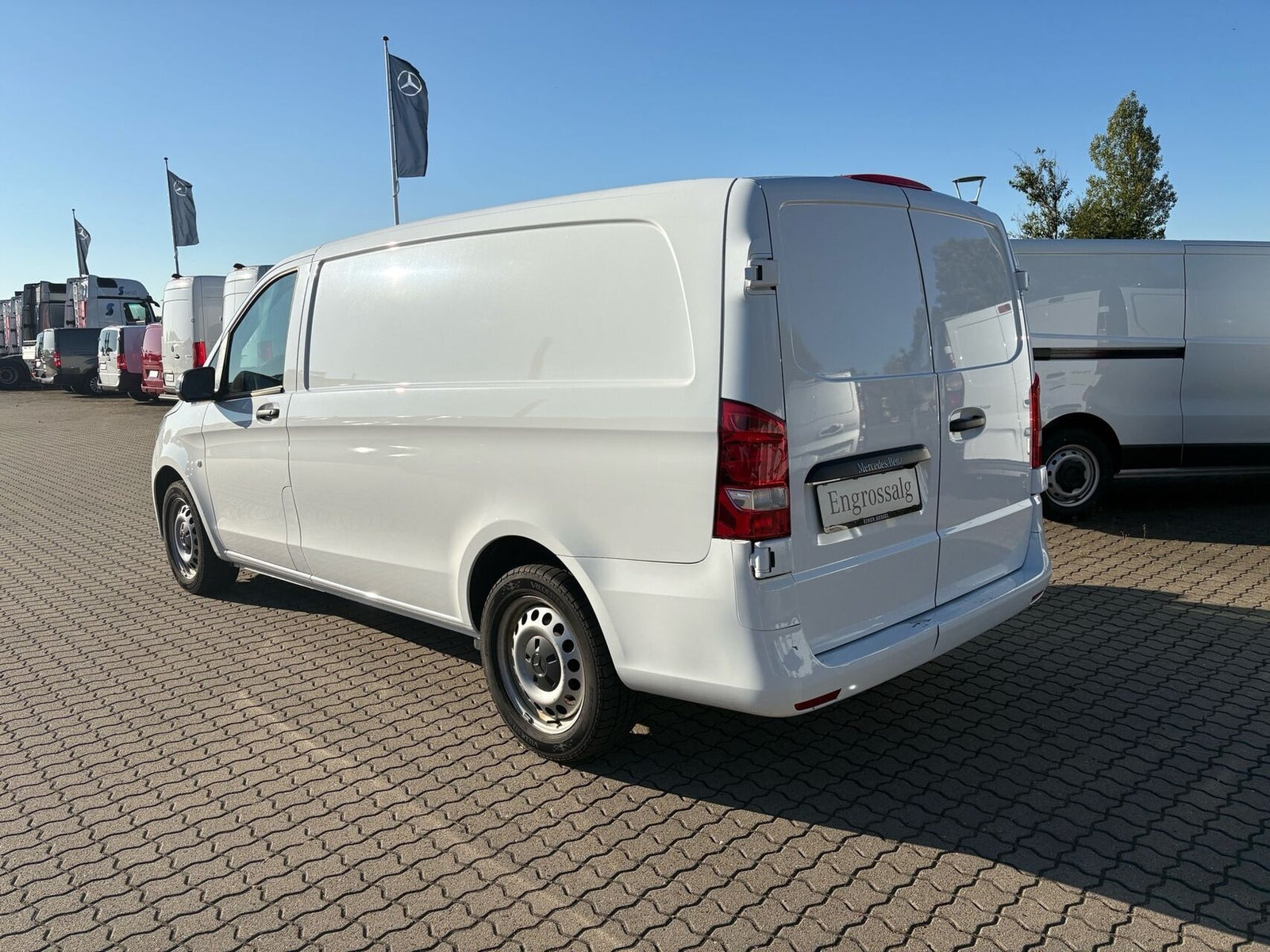 Hvid Mercedes eVito 112 fra 2022