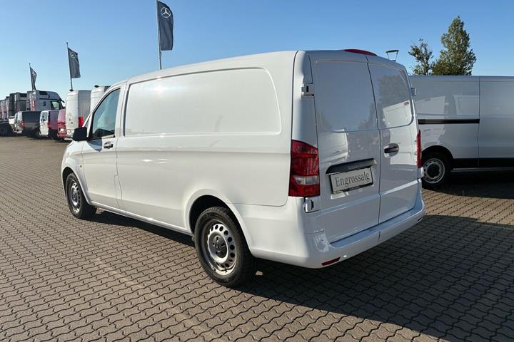 Hvid Mercedes eVito 112 fra 2022