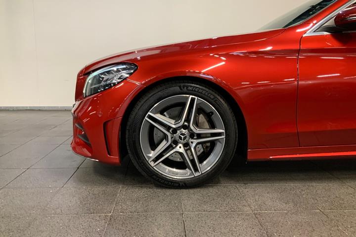 Rød Mercedes C300 d fra 2019