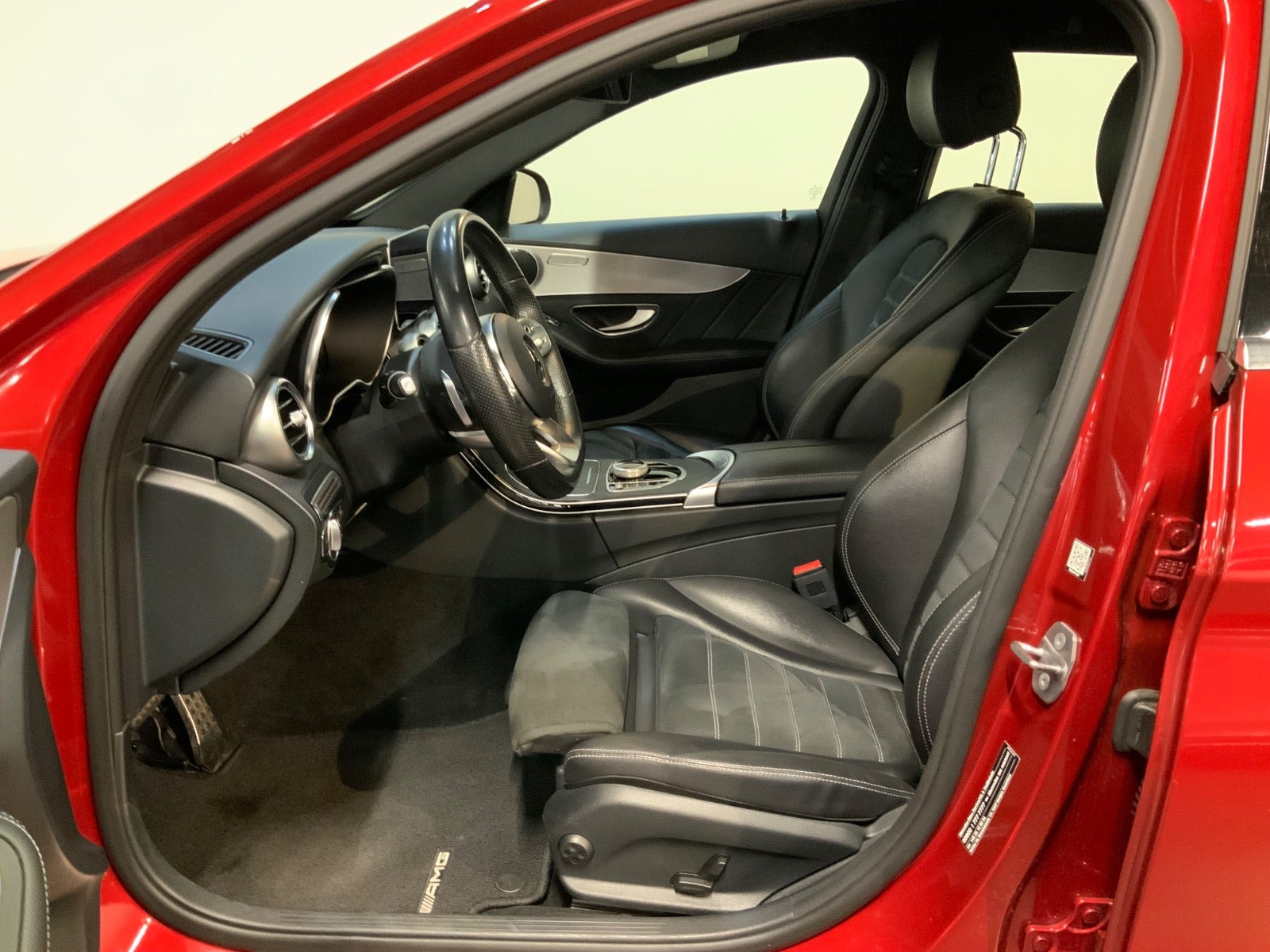 Rød Mercedes C300 d fra 2019