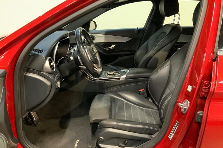 Rød Mercedes C300 d fra 2019