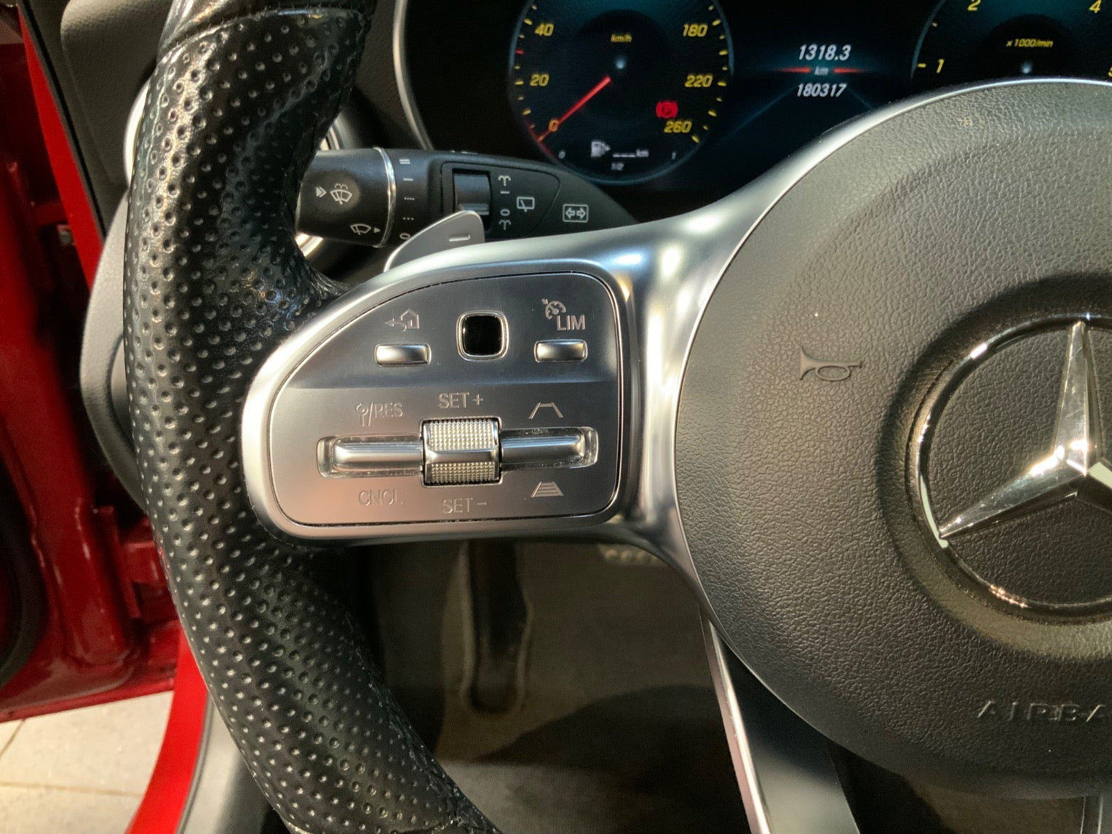 Rød Mercedes C300 d fra 2019
