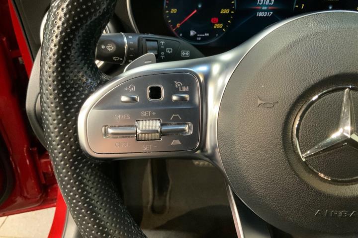 Rød Mercedes C300 d fra 2019