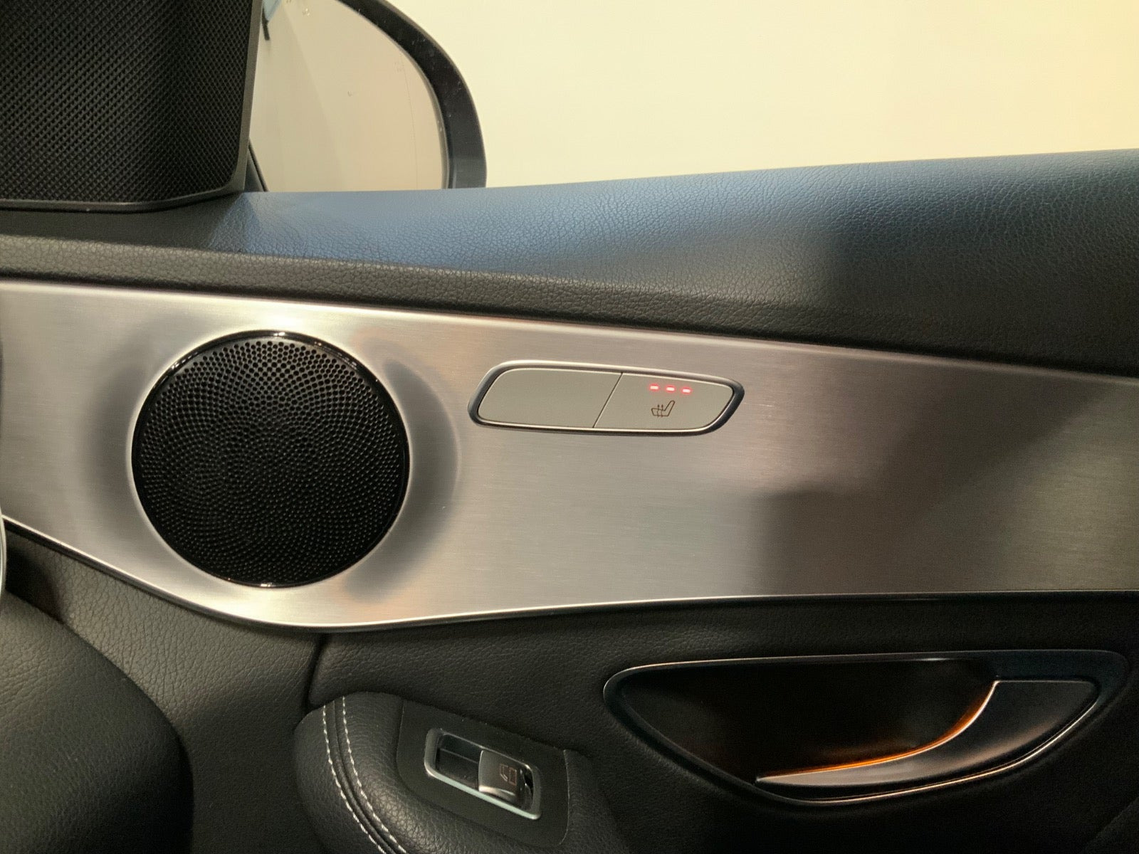 Rød Mercedes C300 d fra 2019
