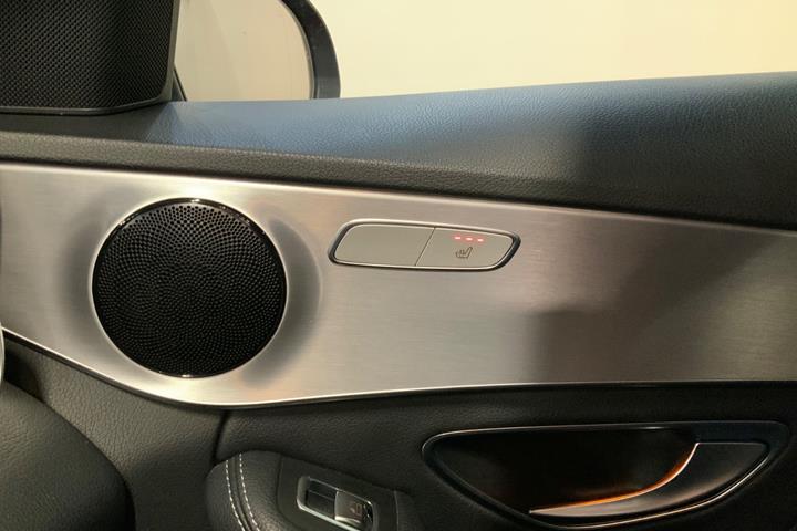 Rød Mercedes C300 d fra 2019