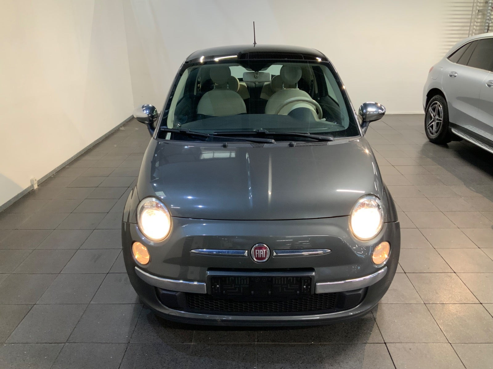 Grå Fiat 500 fra 2008