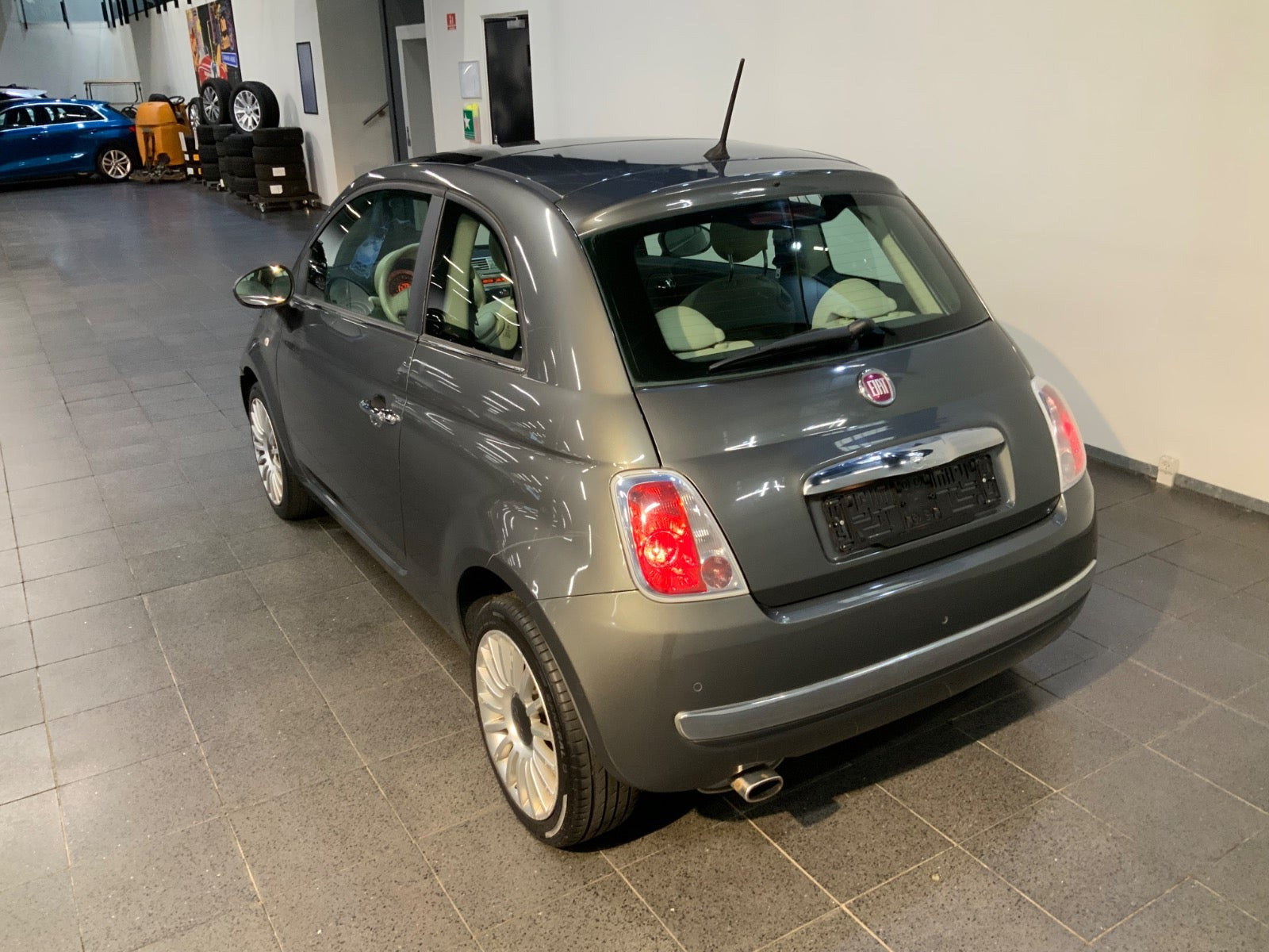 Grå Fiat 500 fra 2008