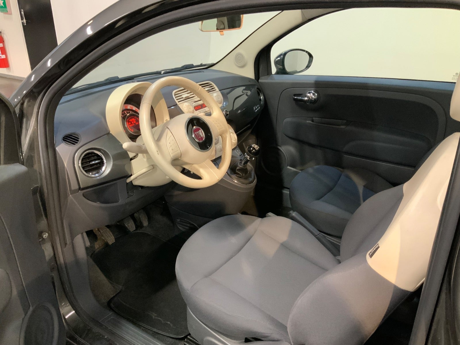 Grå Fiat 500 fra 2008