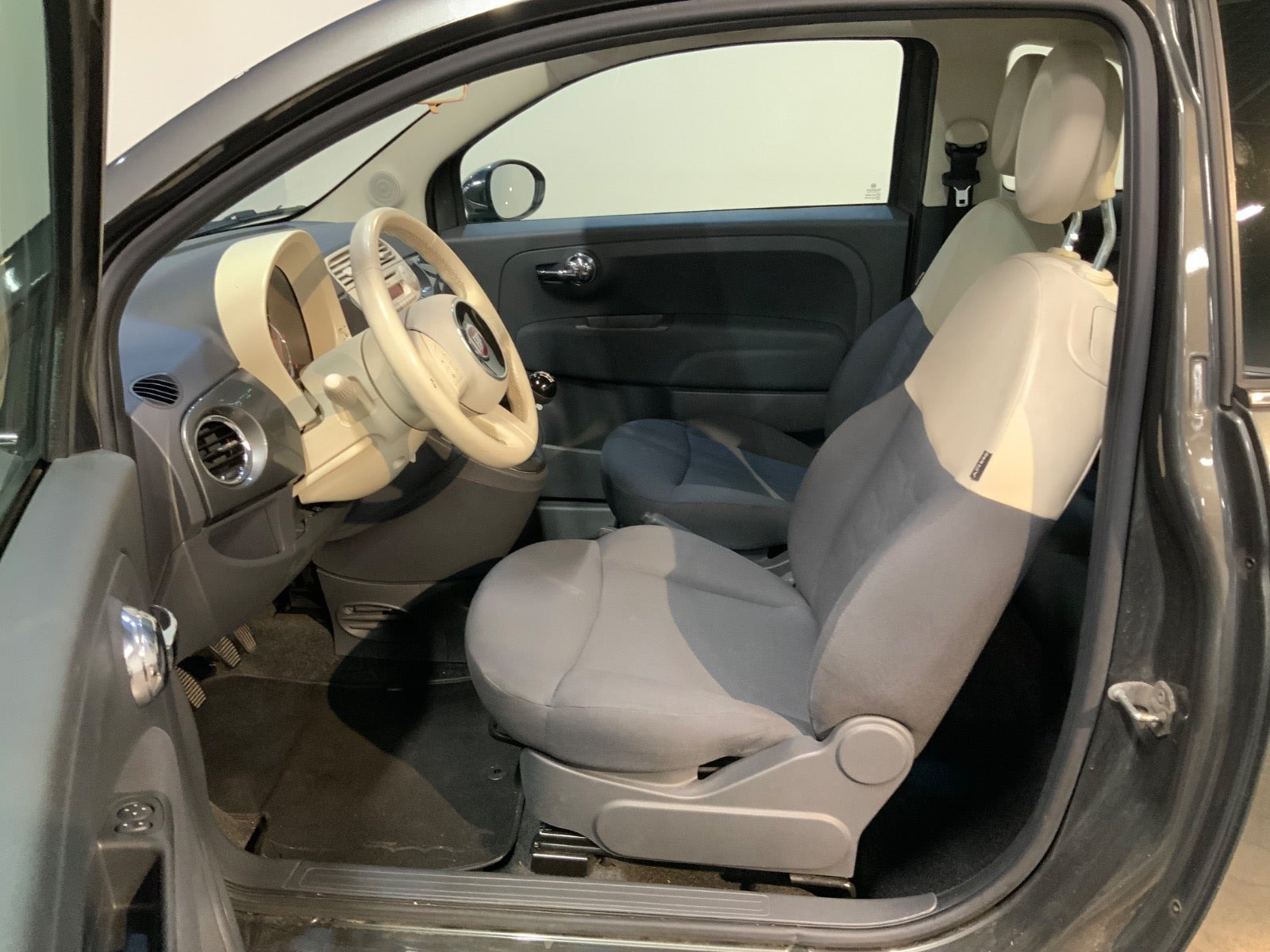 Grå Fiat 500 fra 2008