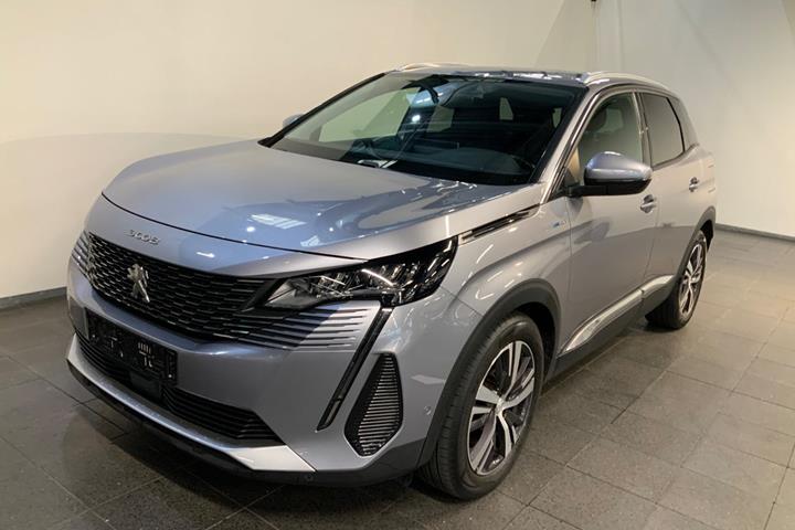 Sølv Peugeot 3008 fra 2021 set udefra