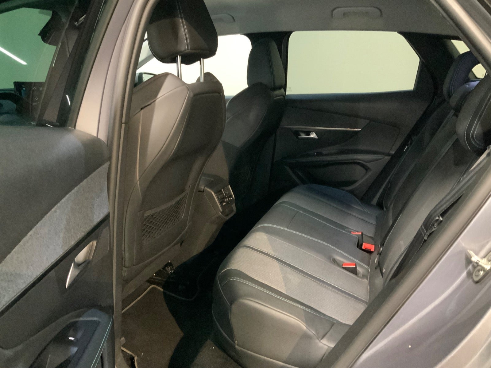 Sølv Peugeot 3008 fra 2021