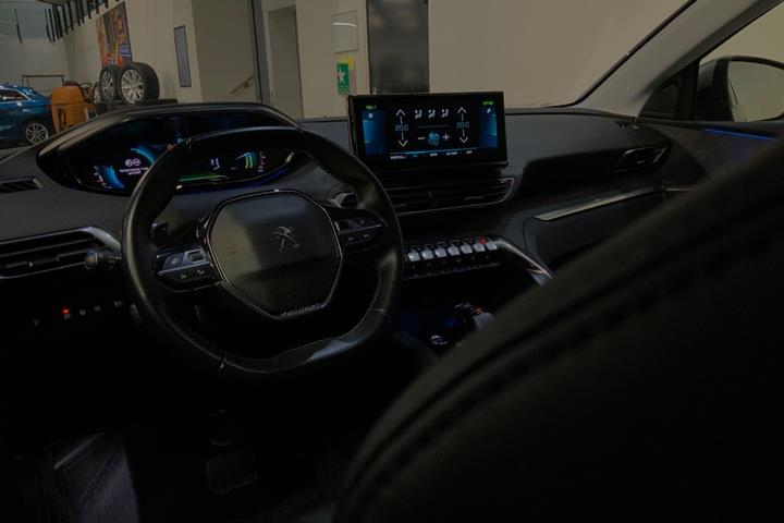 Sølv Peugeot 3008 fra 2021