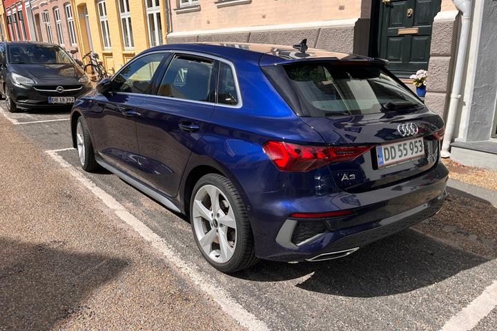 Blå Audi A3 fra 2021