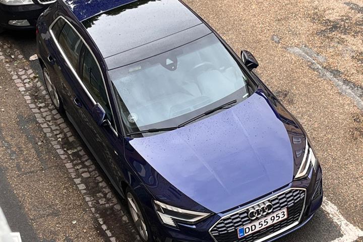 Blå Audi A3 fra 2021