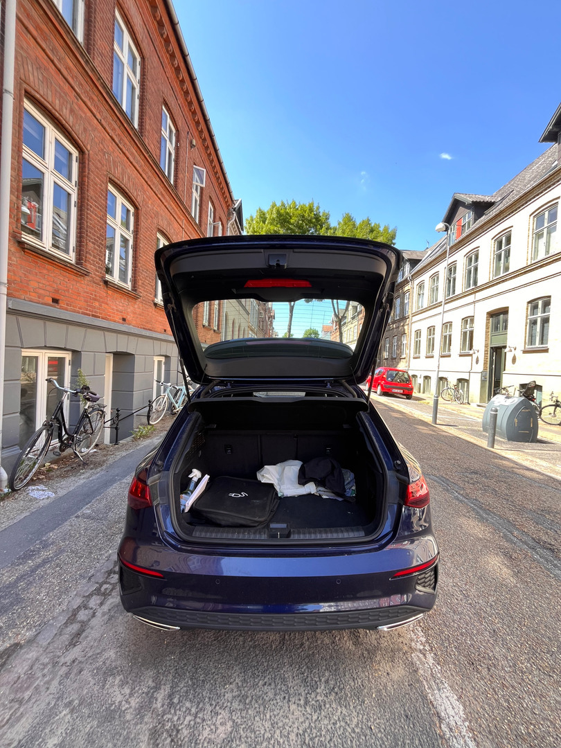 Blå Audi A3 fra 2021