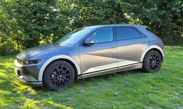 Grå Hyundai Ioniq 5 fra 2024
