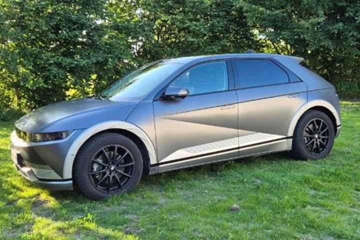 Grå Hyundai Ioniq 5 fra 2024