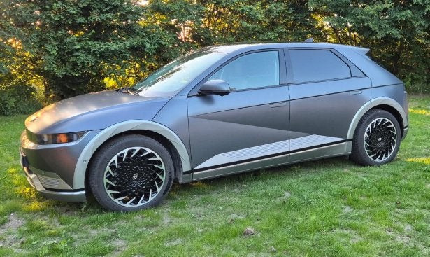 Grå Hyundai Ioniq 5 fra 2024