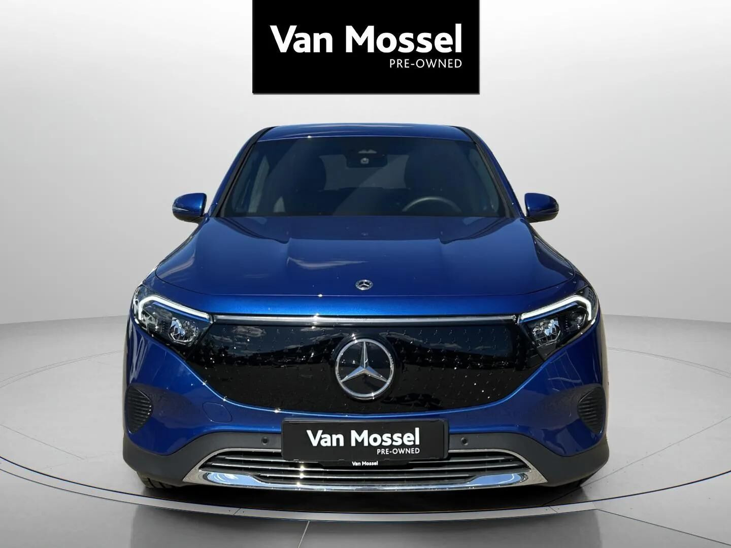 Blå Mercedes EQB 250+ fra 2025