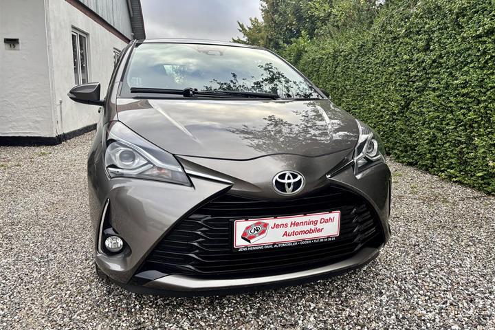Bronze Toyota Yaris fra 2019