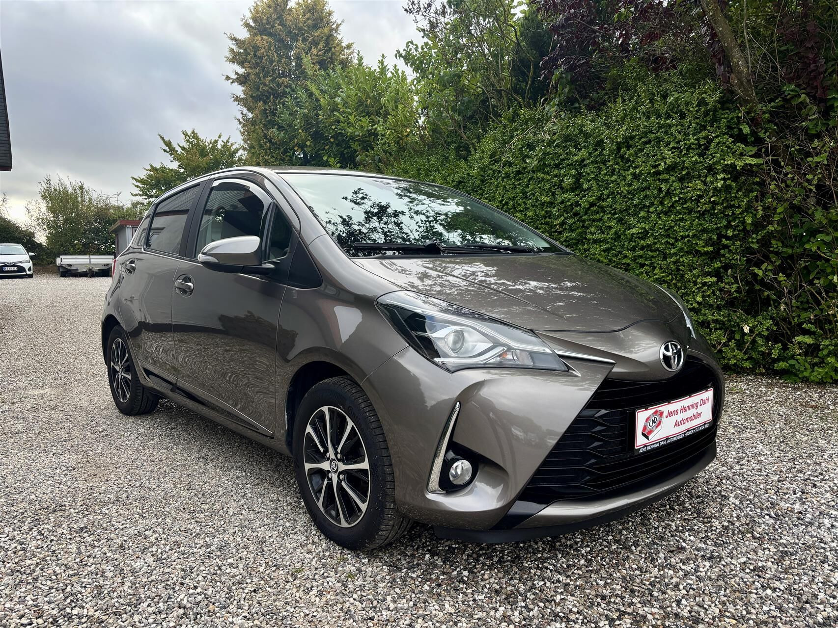 Bronze Toyota Yaris fra 2019