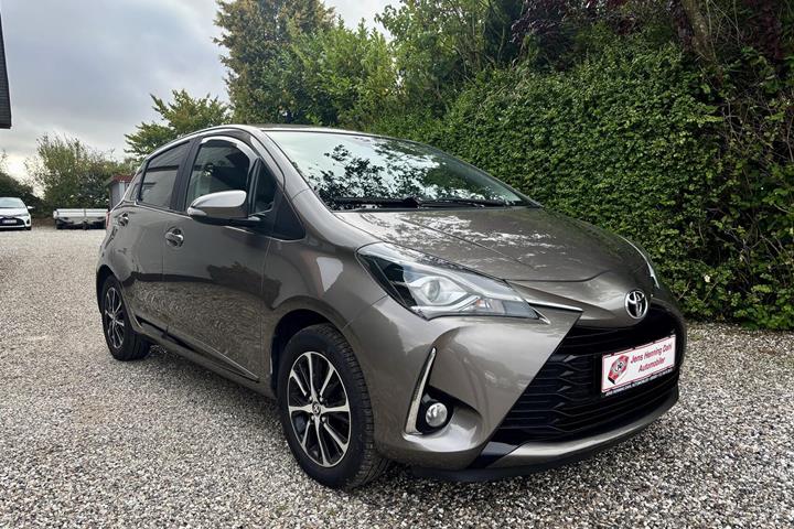 Bronze Toyota Yaris fra 2019