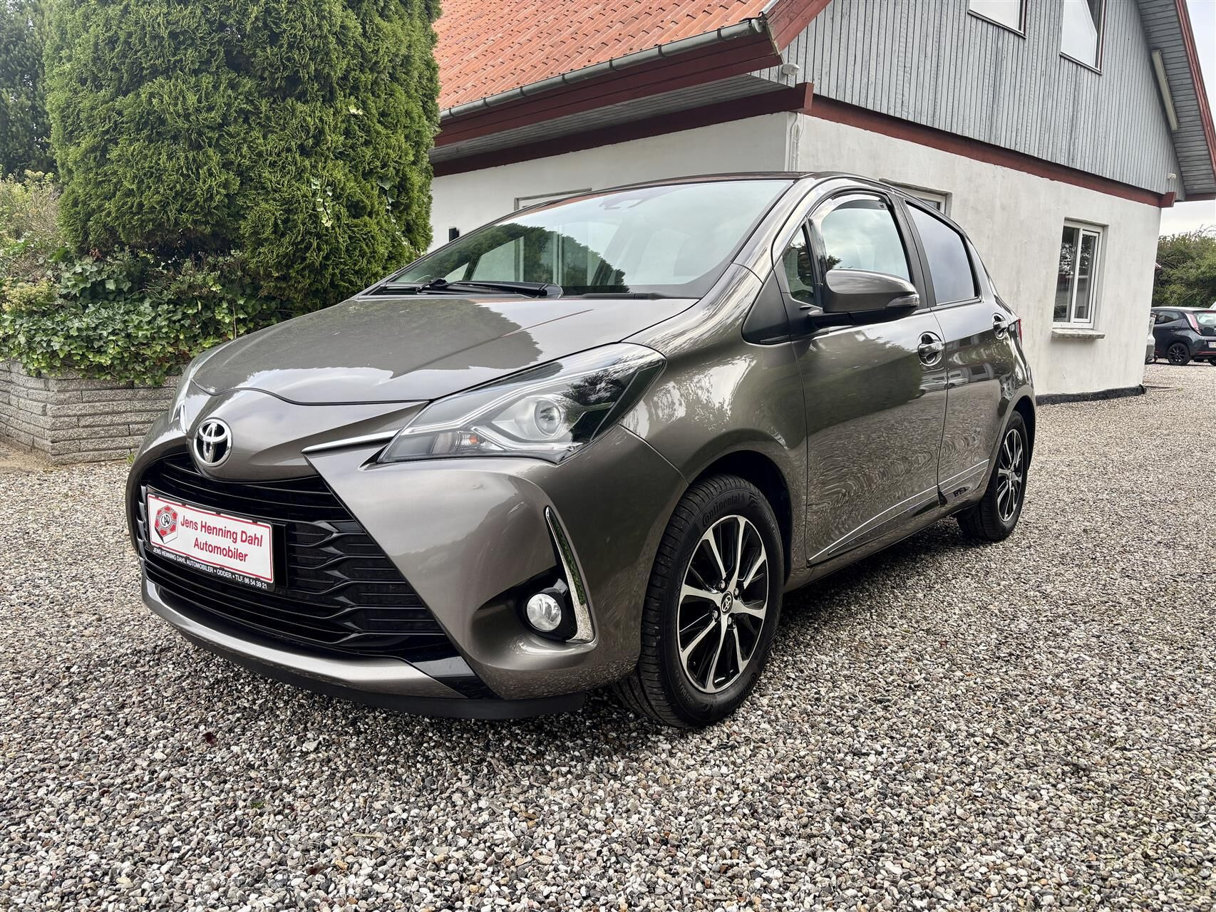 Bronze Toyota Yaris fra 2019