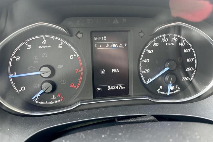 Bronze Toyota Yaris fra 2019