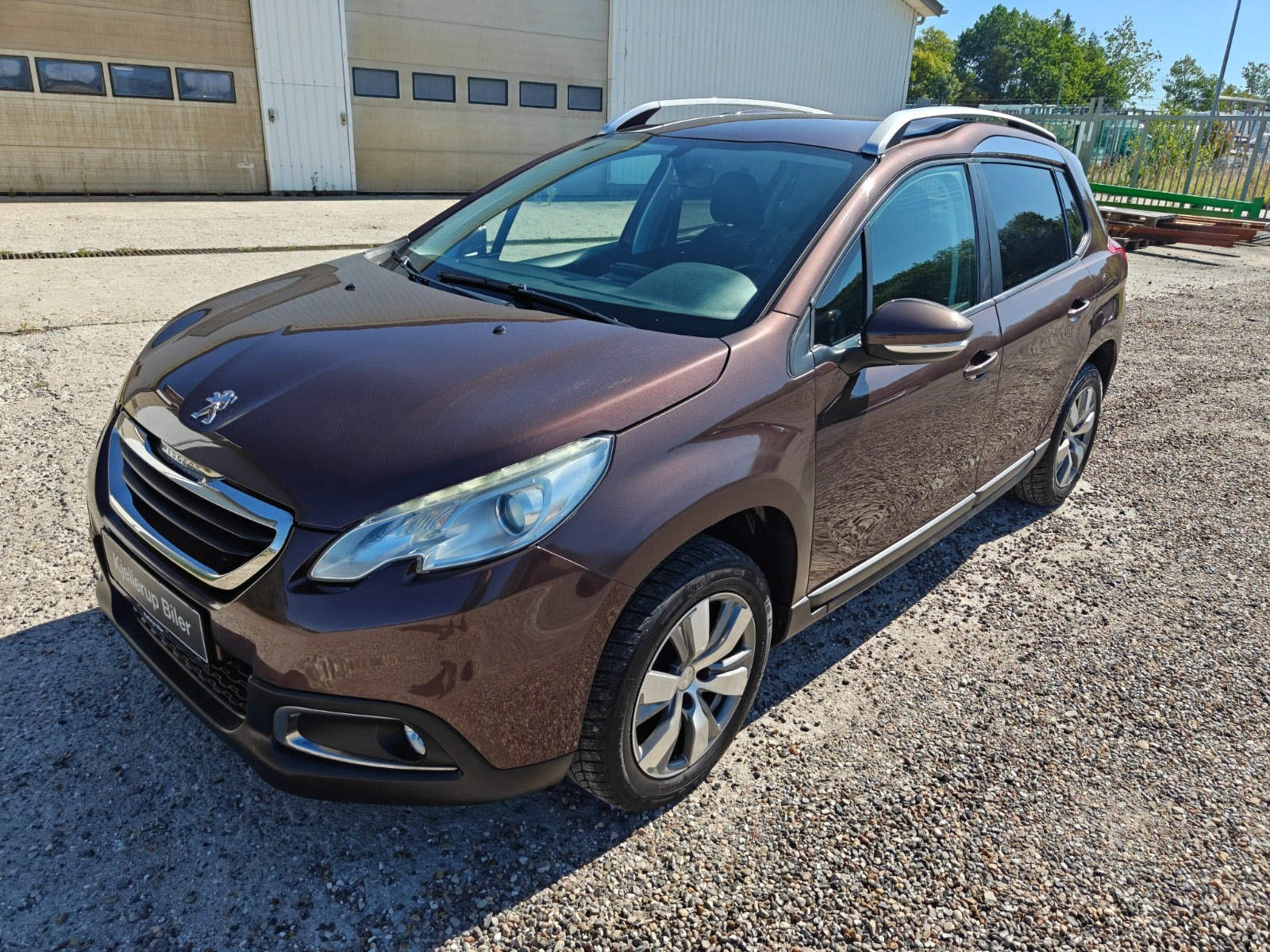 Gul Peugeot 2008 fra 2014