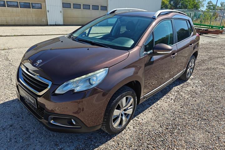 Gul Peugeot 2008 fra 2014