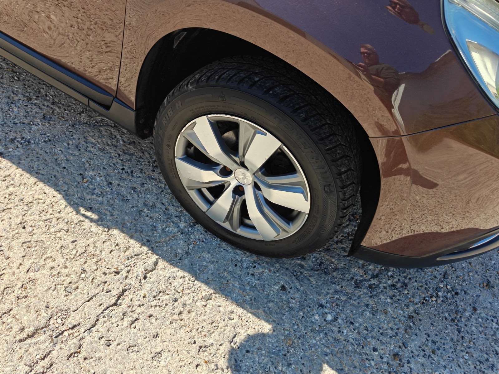 Gul Peugeot 2008 fra 2014