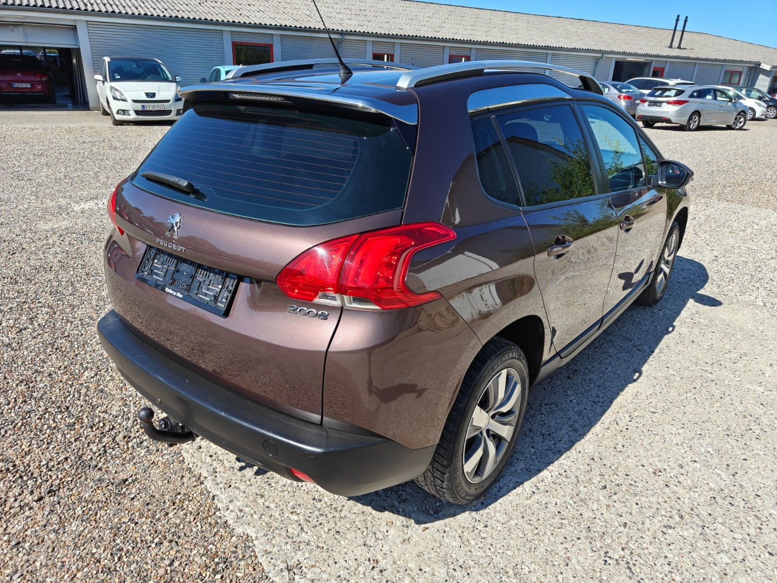 Gul Peugeot 2008 fra 2014