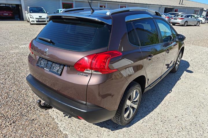 Gul Peugeot 2008 fra 2014